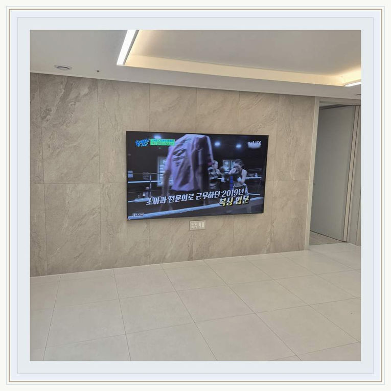 마포 서교 망원 셋톱박스 선까지 숨기기 관련 설치 참고 사진 2 · 브라켓을 움직일 때 케이블이 당겨지지 않는 여유 길이