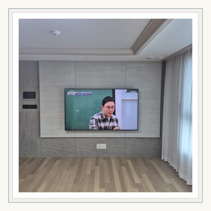 서북구 불당 두정 신축 티비 위치 상담 관련 설치 참고 사진 1 · 패널 보호와 결합 나사 체결 순서를 정하는 준비