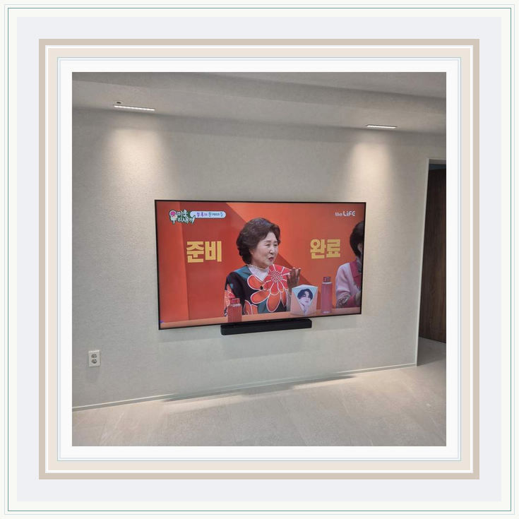 아산 탕정 배방 스탠드형 벽걸이 전환 관련 설치 참고 사진 1 · 브라켓을 움직일 때 케이블이 당겨지지 않는 여유 길이